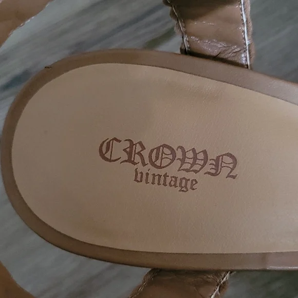Crown Vintage Heels 9.5 - Picture 6 of 7